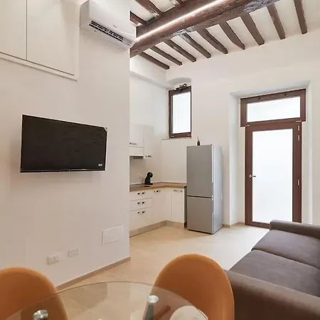 Apartment Garibaldi - Boutique Design Flat In Old Town Perugia