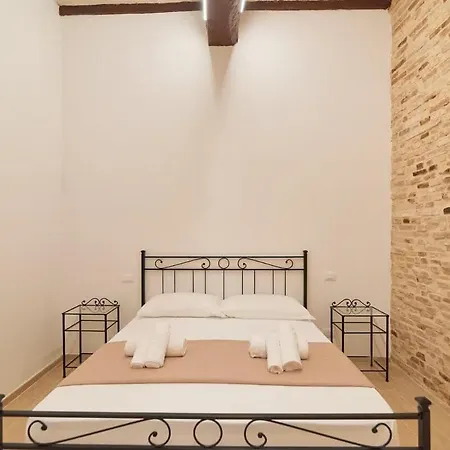 Garibaldi - Boutique Design Flat In Old Town Apartment Perugia